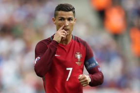 2026美加墨世界杯-上帝视角再临！德布劳内五赛季高光引爆全场，美国队球迷高呼，这就是我们的指挥官！